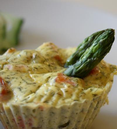 Petits flans aux asperges, saumon et à l'aneth