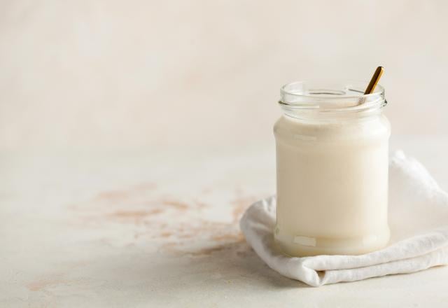 Combien de temps peut-on conserver un pot de crème fraîche entamé au frigo ?