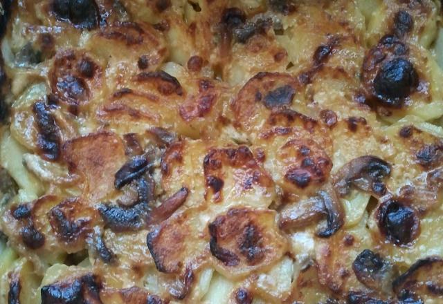 Gratin de pommes de terre aux champignons de Paris