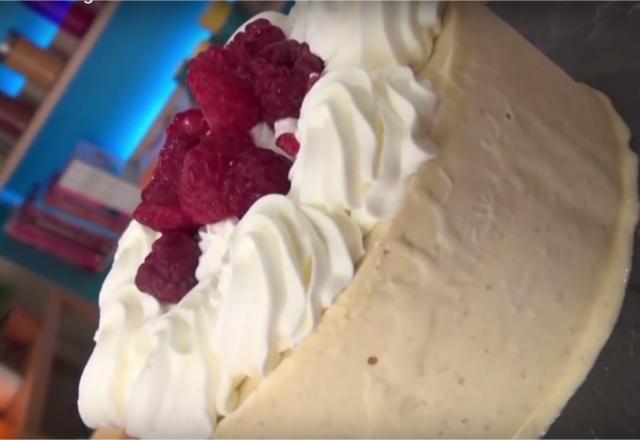 Vacherin glacé à la vanille et aux framboises