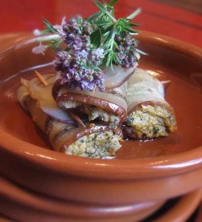 Rouleaux d'aubergines aux herbes du jardin