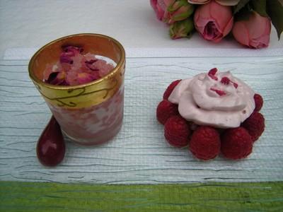 Compotée de rhubarbe à la fraise-verveine aux parfums de roses !