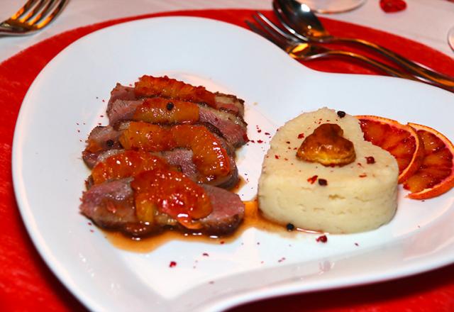 Magret de canard sauce à l'orange sanguine, écrasée de céleri