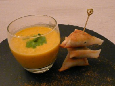 Soupe de carottes aux dattes accompagnée de ses samoussa aux petits légumes