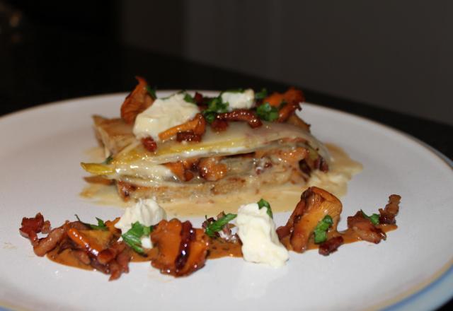 Mille-feuilles d'endive au Saint-Marcellin sur toast