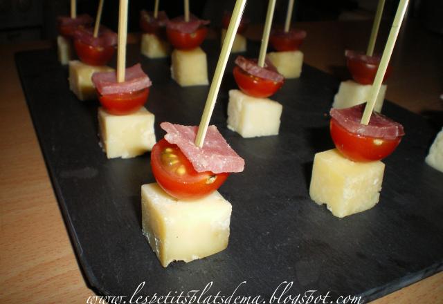 Brochettes apéritives de tomates et fromage