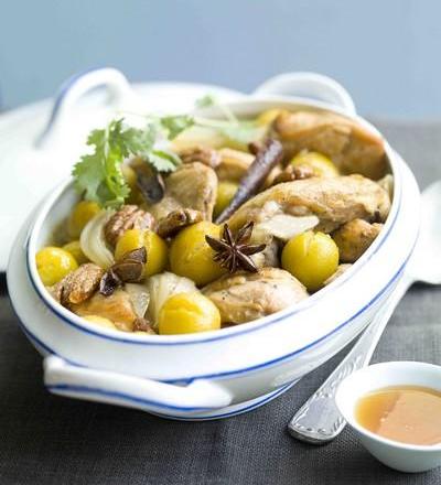 Tajine de poulet, mirabelles, noix de pécan et miel d'oranger