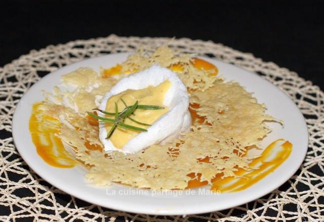 Soupe de potimarron et sa dentelle d''emmentale