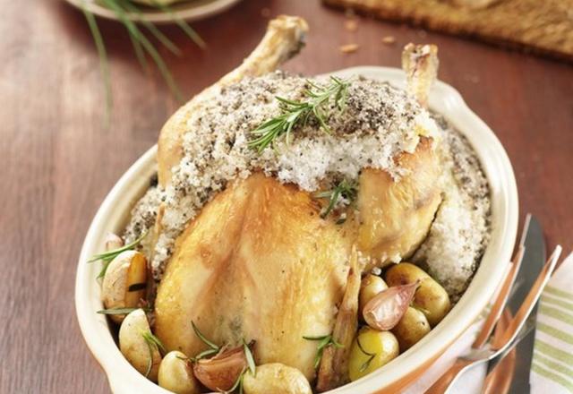 Poulet en croûte de sel et grenailles de Noirmoutier