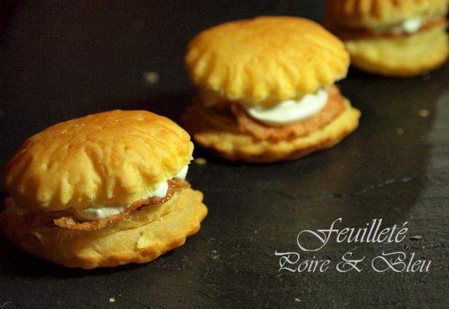 Feuilletés au chips de poire et crème fouettée au bleu