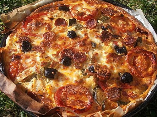 Pizza aux légumes et chorizo