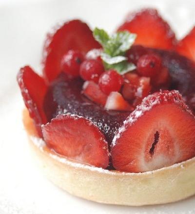 Tartelettes aux fraises en gelée de fruits rouge