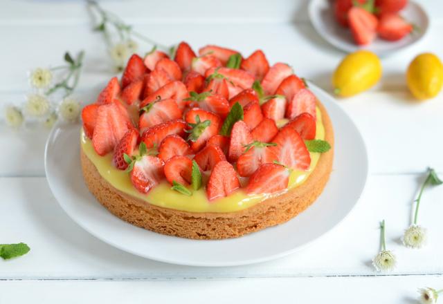 “La pâte est divine !” : testez cette recette de tarte au citron et aux fraises notée 4,7/5 par les lecteurs de 750g