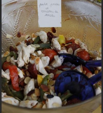 Salade poivrons, poulet, déclinaison de tomates