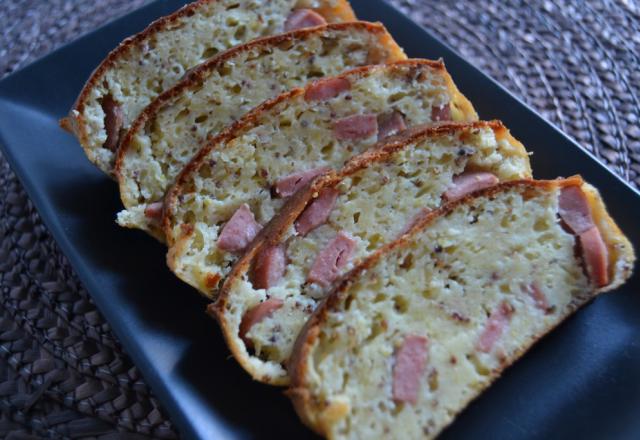 Cake aux knackis et à la moutarde