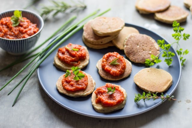 Blinis de sarrasin au délice de tomates séchées