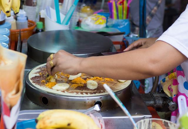 Crêpes vendues à la sauvette à Paris : la pâte stockée dans des bouches d'égouts ou des trappes électriques, un vrai risque sanitaire !