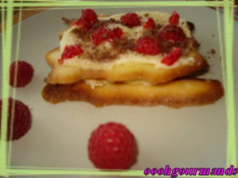 Mille feuilles de tuiles aux 2 chocolats et ses framboises