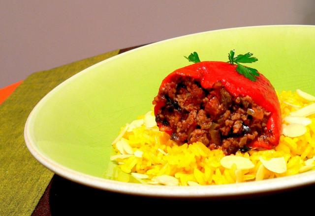 Picadillos à l'agneau, riz safrané aux amandes