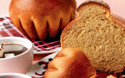 Brioche et son petit pot de crème au chocolat