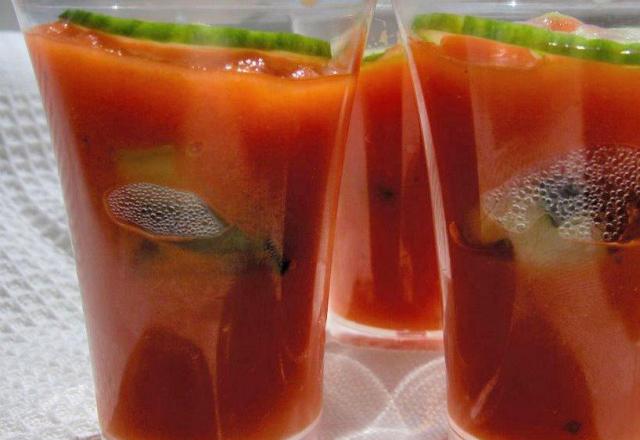 Gaspacho frais aux dés de saumon et cabillaud de Norvège