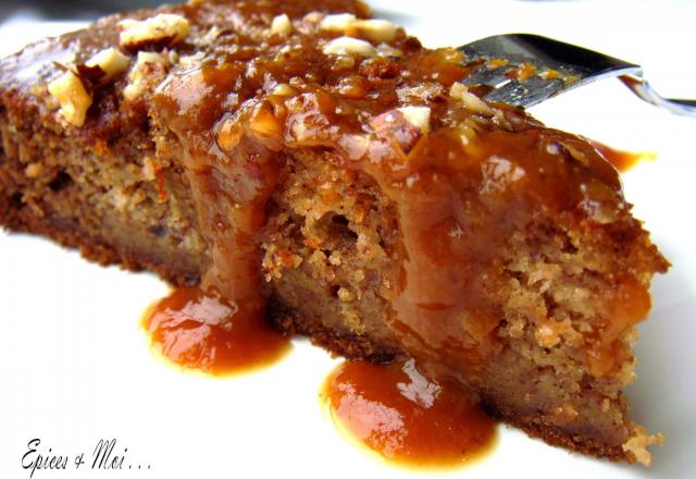 Gâteau moelleux à la banane, noisette, et caramel de banane