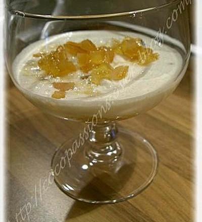 Coupe de cottage cheese aux fruits secs