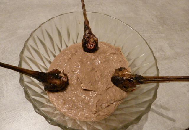 Mousse au chocolat au lait et croustillant praliné