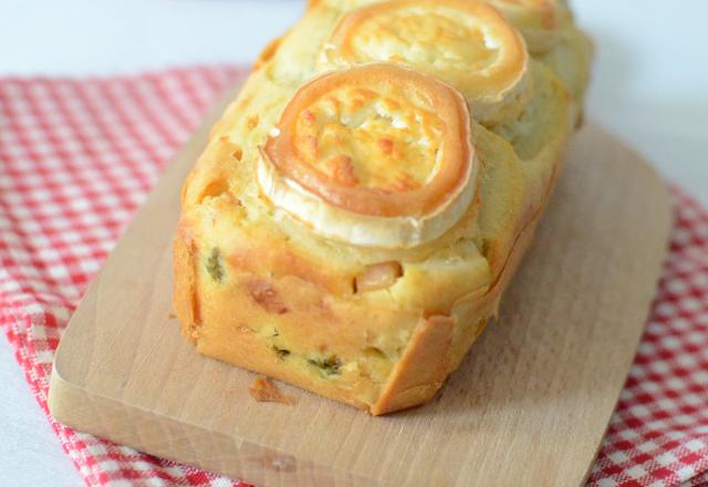 Cake aux asperges, dés de poulet et chèvre