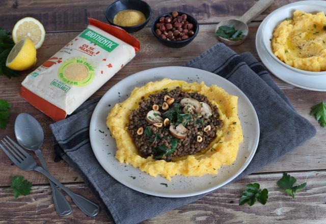 Polenta végétarienne aux lentilles vertes, champignons de Paris et épinards