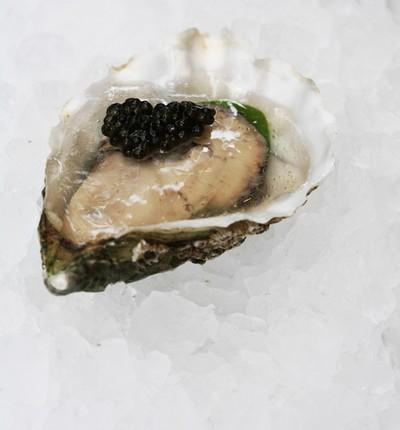 Huîtres aux Champagne et au caviar