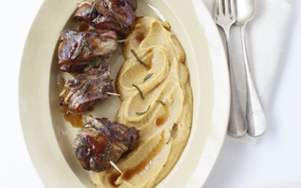 Rognons de génisse à la sauge, poitrine fumée et purée de lentilles corail