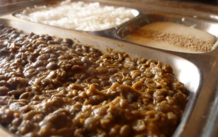 Dahl de lentilles vertes et sa sauce yaourt sucré salé