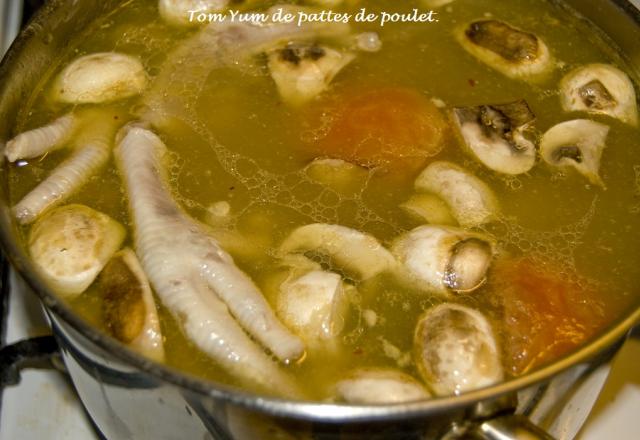 Tom Yam de pattes de poulet