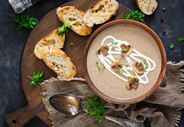 “Mon astuce c’est…” : Cyril Lignac dévoile sa recette de velouté de champignons avec un ingrédient qui change tout !