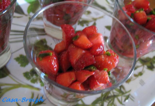 Tartare de fraises aux pistaches