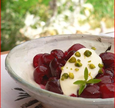 Cerises poêlées au Lillet, sorbet au yaourt