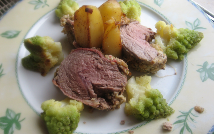 Rôti de gigot d'agneau en croûte de sésame