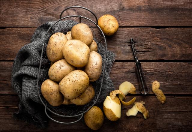 Faut-il laver ses pommes de terre avant ou après les avoir pelées ?