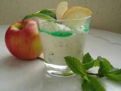 Mousse aux pommes à la menthe fraîche