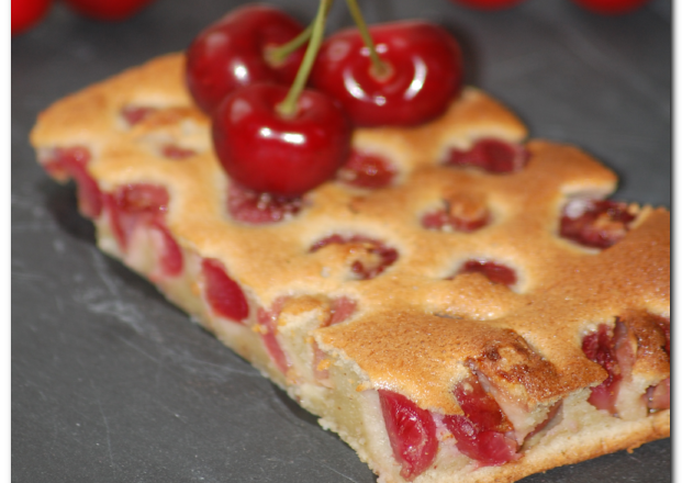 Clafoutis aux cerises et la pâte de pistache