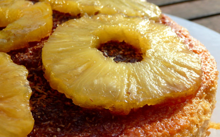 Gâteau au yaourt, au rhum et à l'ananas