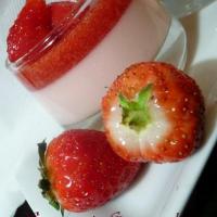 Panna cotta rose et miroir de fraises