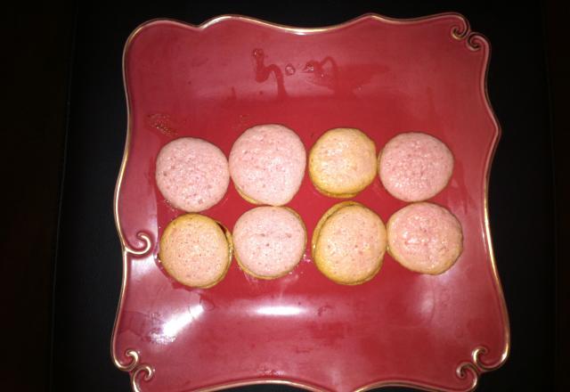 Macarons à la gelée de framboise