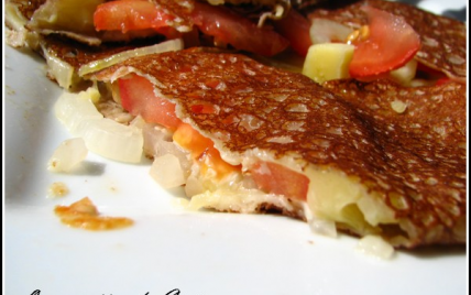 Galette végétarienne au cantal, tomates & ses petits oignons