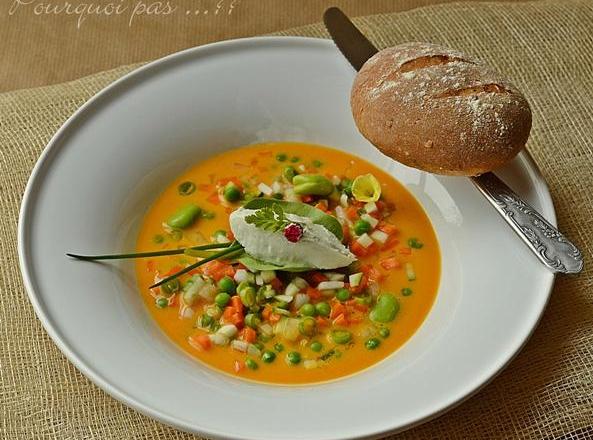 Roquefort Papillon en pain et crème, petits légumes de printemps