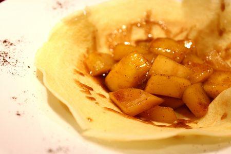 Crêpes à la mangue, vanille et rhum brun