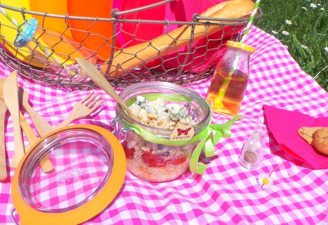 Salade de pâtes au tomates confites et  4 épices -  crumble au Roquefort Papillon