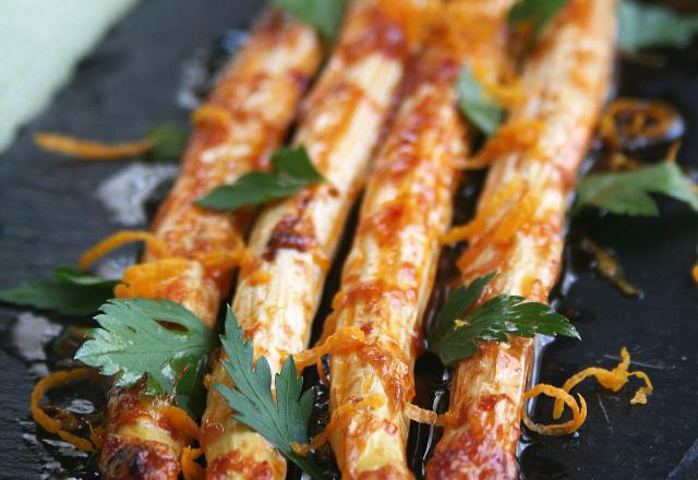 Asperges laquées au vinaigre à la pulpe de tomates, orange et miel