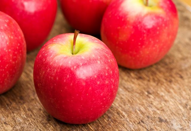 Des pommes Pink Lady étiquetées comme 'origine France' viennent en réalité du Chili